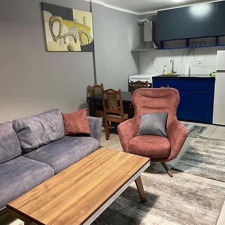 Sunny Prishtina Apartment Пристина Екстериор снимка