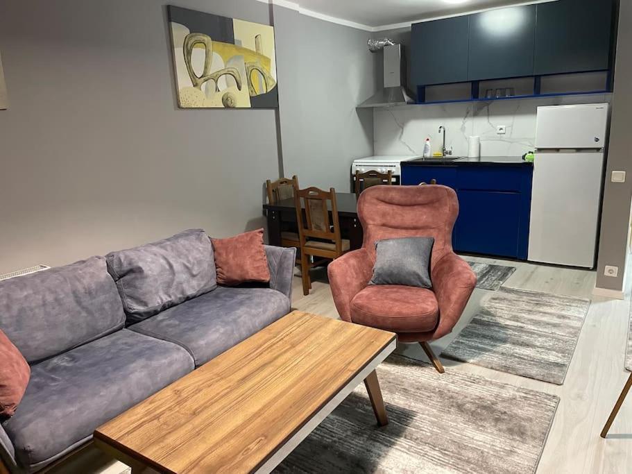 Sunny Prishtina Apartment Пристина Екстериор снимка