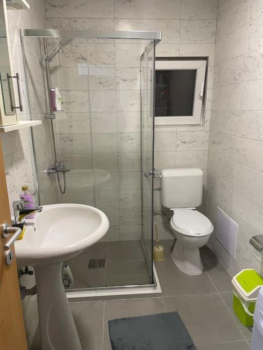 Sunny Prishtina Apartment Пристина Екстериор снимка
